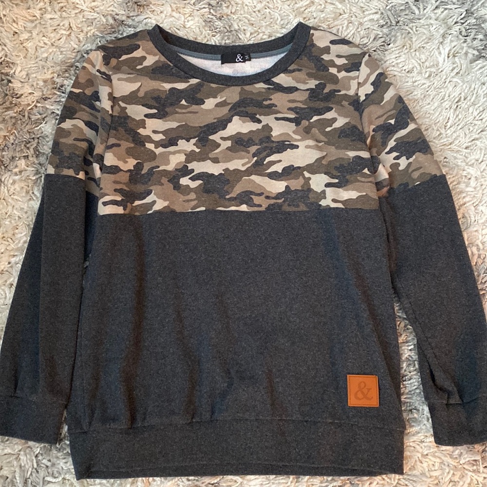 Ampersand brand Womens sweater. Camo print. Cuffed sleeves and cuffed waistband